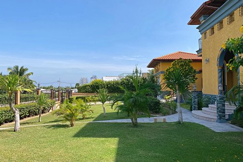 Villa in Hua Hin, Thailand 4 bedrooms № 168291 - photo 10
