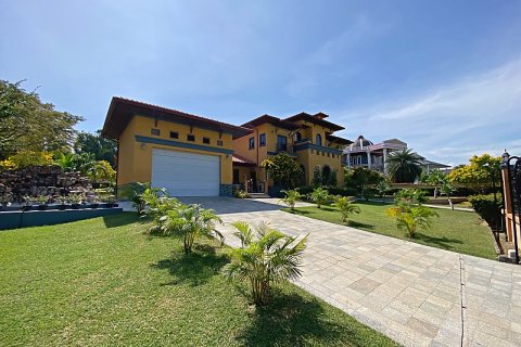 Villa in Hua Hin, Thailand 4 bedrooms № 168291 - photo 12