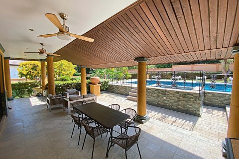 Villa in Hua Hin, Thailand 4 bedrooms № 168291 - photo 6