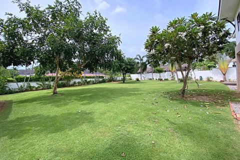 Villa in Hua Hin, Thailand 4 bedrooms № 168327 - photo 3