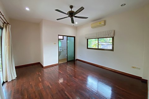 Villa in Hua Hin, Thailand 4 bedrooms № 168327 - photo 18