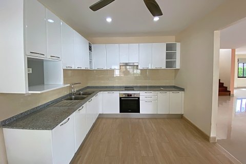 Villa in Hua Hin, Thailand 4 bedrooms № 168327 - photo 16