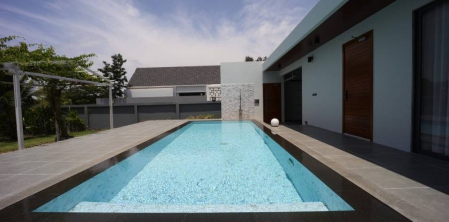 Villa à Bang Lamung, Thaïlande 4 chambres № 114123