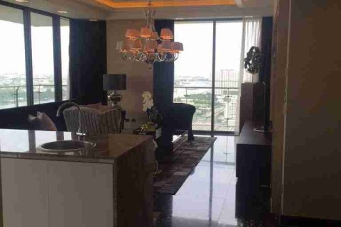 Condo in Thonburi, Bangkok, Thailand, 2 bedrooms  № 183108 - photo 8