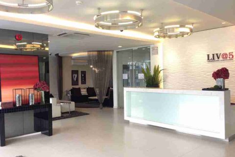 Condo in Bangkok, Thailand, 2 bedrooms  № 183110 - photo 3