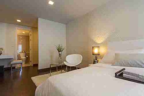 Condo in Bangkok, Thailand, 2 bedrooms  № 183110 - photo 16