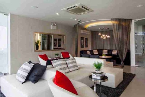 Condo in Bangkok, Thailand, 2 bedrooms  № 183110 - photo 4
