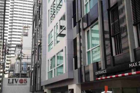 Condo in Bangkok, Thailand, 2 bedrooms  № 183110 - photo 20