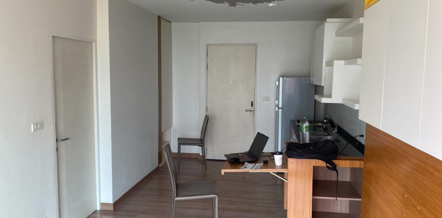 Studio in the Condo in Khlong Toei, Bangkok, Thailand  № 151225