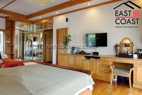 Casa de 5 dormitorios en Pattaya, Tailandia № 212205 - foto 27