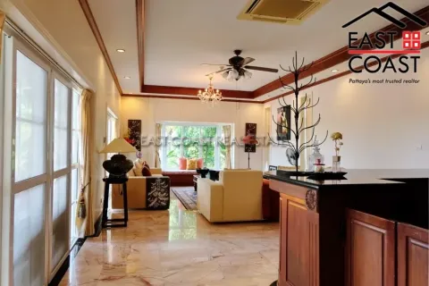 Casa de 5 dormitorios en Pattaya, Tailandia № 212205 - foto 15