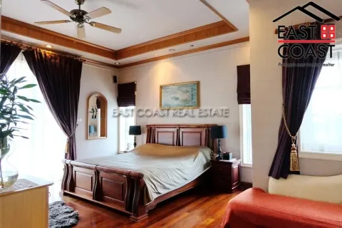 Casa de 5 dormitorios en Pattaya, Tailandia № 212205 - foto 23