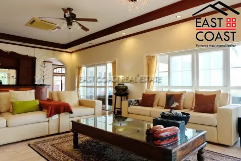 Casa de 5 dormitorios en Pattaya, Tailandia № 212205 - foto 16