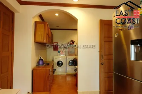 Casa de 5 dormitorios en Pattaya, Tailandia № 212204 - foto 12