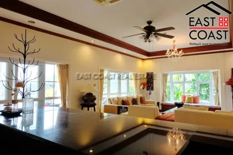 Casa de 5 dormitorios en Pattaya, Tailandia № 212204 - foto 19