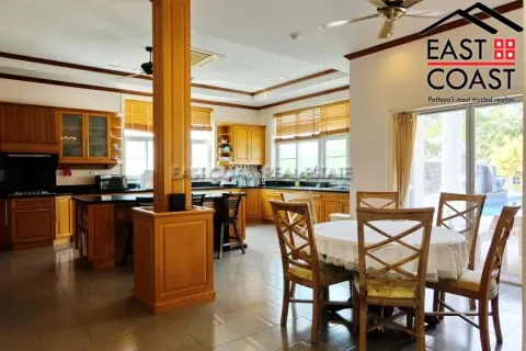 Casa de 5 dormitorios en Pattaya, Tailandia № 212204 - foto 8