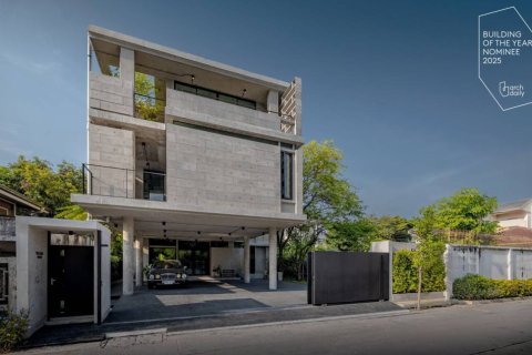 Таунхаус в Бангкоке, Таиланд с 3 спальнями  № 152346 - фото 1