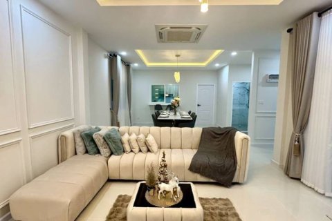 Вилла в Паттайе, Таиланд с 3 спальнями  № 152351 - фото 2