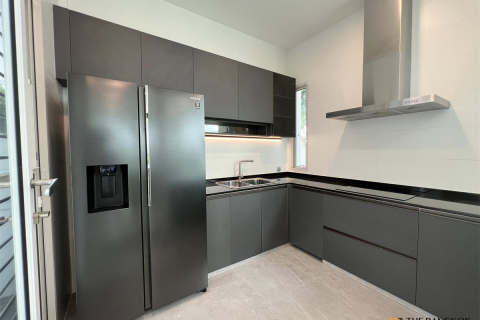 House in Bangkok, Thailand 4 bedrooms № 189423