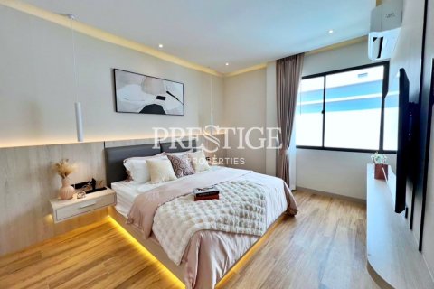House in Pattaya, Thailand 5 bedrooms № 198329 - photo 16
