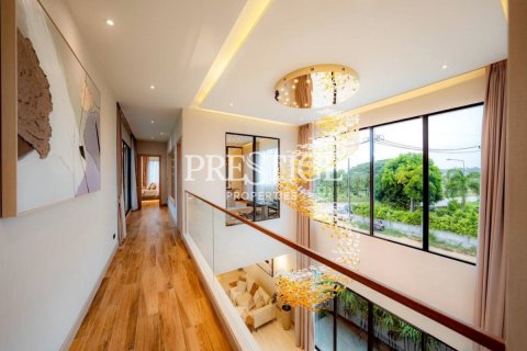 House in Pattaya, Thailand 5 bedrooms № 198329 - photo 9