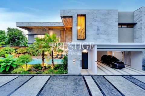 House in Pattaya, Thailand 5 bedrooms № 198329