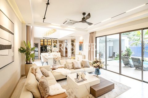 House in Pattaya, Thailand 5 bedrooms № 198329 - photo 2