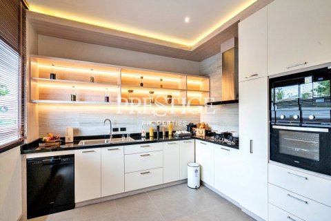 House in Pattaya, Thailand 5 bedrooms № 198329 - photo 8