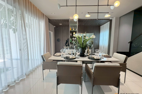 House in Bangkok, Thailand 4 bedrooms № 190290 - photo 3
