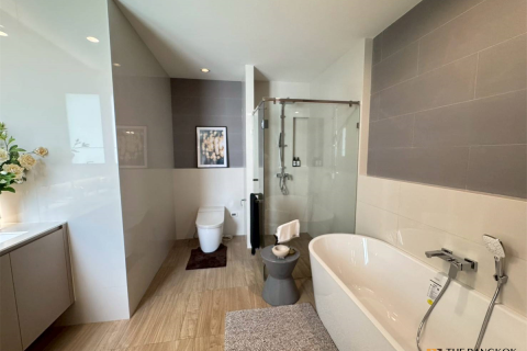 House in Bangkok, Thailand 4 bedrooms № 190290 - photo 2