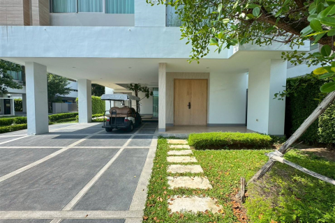 House in Bangkok, Thailand 4 bedrooms № 190290 - photo 7
