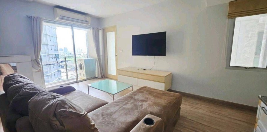 Studio dans le Condo à Huai Khwang, Bangkok, Thaïlande  № 135419