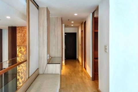 Condo in Bangkok, Thailand, 2 bedrooms № 116878 - photo 10