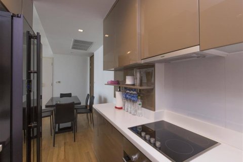 Condo in Bangkok, Thailand, 3 bedrooms  № 157586 - photo 2