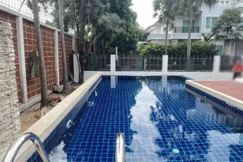 Haus in Saphan Sung, Bangkok, Thailand 5 Schlafzimmer № 218657 - Foto 2