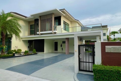 Дом в Минбури, Бангкок, Таиланд с 5 спальнями  № 160344