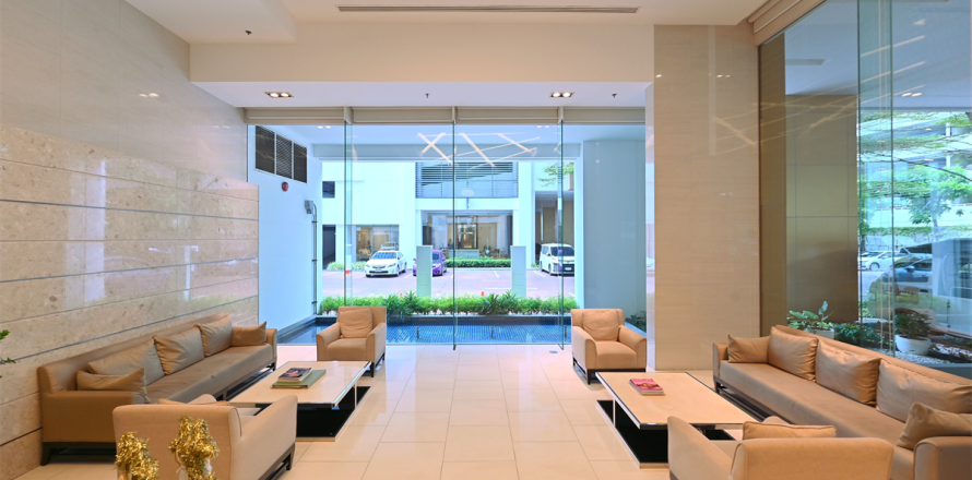 Condo in Bangkok, Thailand, 3 bedrooms  № 190200