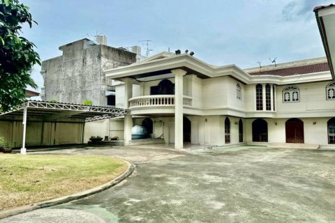 Дом в Бангкоке, Таиланд с 6 спальнями  № 134594 - фото 1