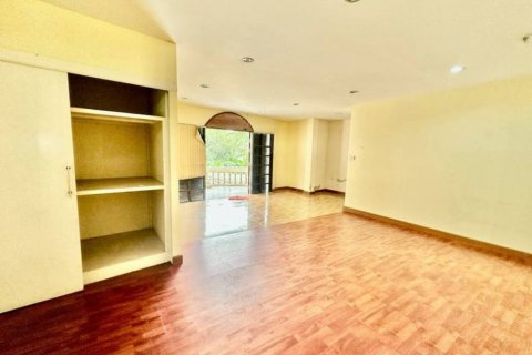 Дом в Бангкоке, Таиланд с 6 спальнями  № 134594 - фото 9