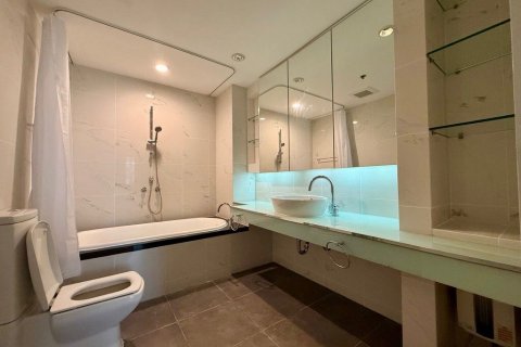 Condo in Bang Rak, Bangkok, Thailand, 2 bedrooms  № 136855 - photo 8