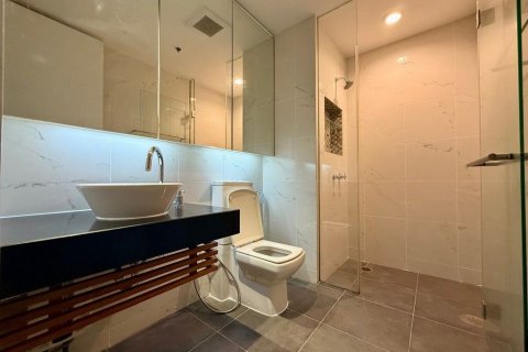 Condo in Bang Rak, Bangkok, Thailand, 2 bedrooms  № 136855 - photo 13