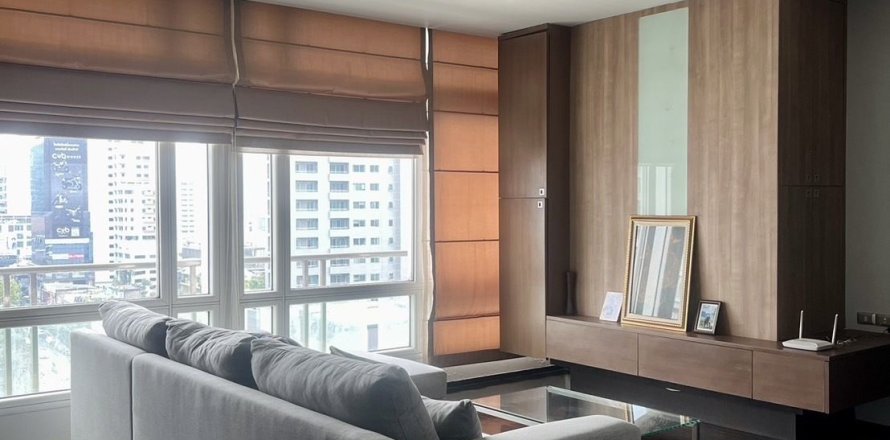 Condo in Watthana, Bangkok, Thailand, 3 bedrooms  № 160592