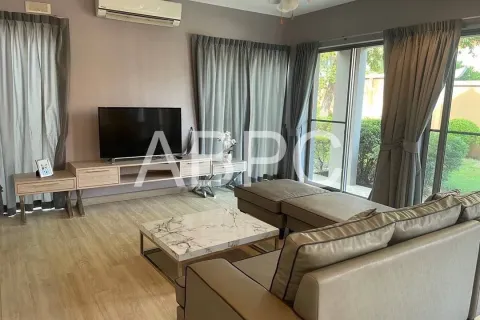 Casa de 4 dormitorios en Pattaya, Tailandia № 211919 - foto 5