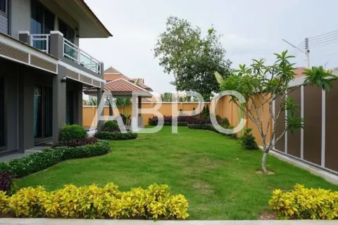 Casa de 4 dormitorios en Pattaya, Tailandia № 211919 - foto 4