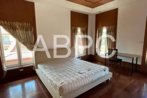 Casa de 3 dormitorios en Pattaya, Tailandia № 211918 - foto 12