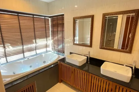 Casa de 3 dormitorios en Pattaya, Tailandia № 211918 - foto 15