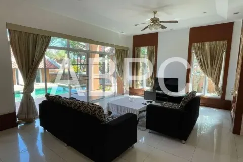 Casa de 3 dormitorios en Pattaya, Tailandia № 211918 - foto 2