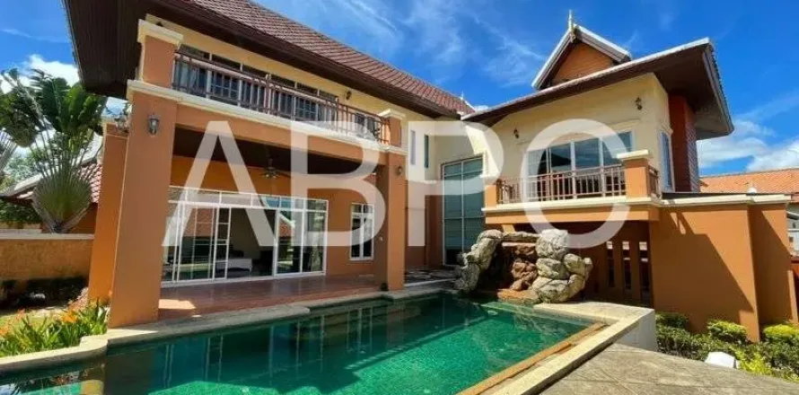 Casa de 3 dormitorios en Pattaya, Tailandia № 211918