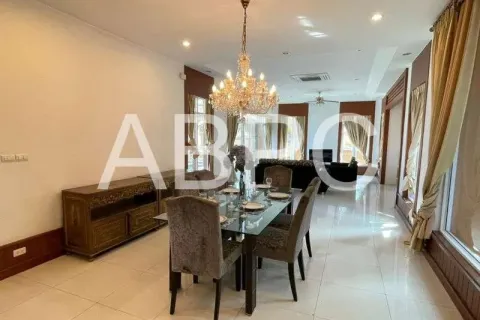 Casa de 3 dormitorios en Pattaya, Tailandia № 211918 - foto 13