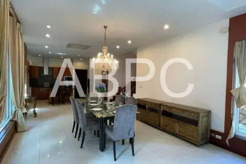 Casa de 3 dormitorios en Pattaya, Tailandia № 211918 - foto 8
